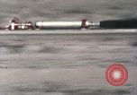 Immagine di Ape rocket sled su via New Mexico United States USA, 1958, secondo 43 filmato di repertorio 65675065058