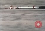 Immagine di Ape rocket sled su via New Mexico United States USA, 1958, secondo 44 filmato di repertorio 65675065058