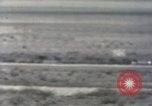 Immagine di Ape rocket sled su via New Mexico United States USA, 1958, secondo 62 filmato di repertorio 65675065058