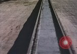 Immagine di Ape rocket sled avvicinando New Mexico United States USA, 1958, secondo 10 filmato di repertorio 65675065059