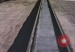 Immagine di Ape rocket sled avvicinando New Mexico United States USA, 1958, secondo 15 filmato di repertorio 65675065059