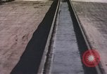 Immagine di Ape rocket sled avvicinando New Mexico United States USA, 1958, secondo 16 filmato di repertorio 65675065059