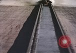 Immagine di Ape rocket sled avvicinando New Mexico United States USA, 1958, secondo 19 filmato di repertorio 65675065059