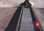 Immagine di Ape rocket sled avvicinando New Mexico United States USA, 1958, secondo 21 filmato di repertorio 65675065059