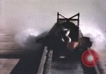 Immagine di Ape rocket sled avvicinando New Mexico United States USA, 1958, secondo 24 filmato di repertorio 65675065059