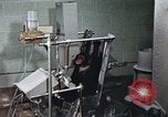 Standbild Ausbildung von Schimpansen New Mexico United States USA, 1960, aus Sekunde 9 historischem Filmmaterial Videoclip 65675065065