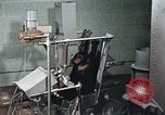 Standbild Ausbildung von Schimpansen New Mexico United States USA, 1960, aus Sekunde 11 historischem Filmmaterial Videoclip 65675065065