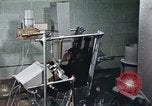 Standbild Ausbildung von Schimpansen New Mexico United States USA, 1960, aus Sekunde 16 historischem Filmmaterial Videoclip 65675065065
