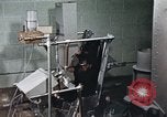 Standbild Ausbildung von Schimpansen New Mexico United States USA, 1960, aus Sekunde 20 historischem Filmmaterial Videoclip 65675065065