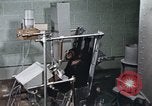 Standbild Ausbildung von Schimpansen New Mexico United States USA, 1960, aus Sekunde 26 historischem Filmmaterial Videoclip 65675065065