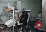 Standbild Ausbildung von Schimpansen New Mexico United States USA, 1960, aus Sekunde 28 historischem Filmmaterial Videoclip 65675065065