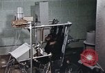 Standbild Ausbildung von Schimpansen New Mexico United States USA, 1960, aus Sekunde 29 historischem Filmmaterial Videoclip 65675065065