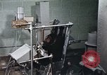 Standbild Ausbildung von Schimpansen New Mexico United States USA, 1960, aus Sekunde 30 historischem Filmmaterial Videoclip 65675065065