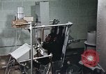 Standbild Ausbildung von Schimpansen New Mexico United States USA, 1960, aus Sekunde 33 historischem Filmmaterial Videoclip 65675065065
