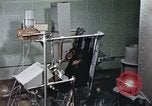 Standbild Ausbildung von Schimpansen New Mexico United States USA, 1960, aus Sekunde 42 historischem Filmmaterial Videoclip 65675065065