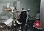 Standbild Ausbildung von Schimpansen New Mexico United States USA, 1960, aus Sekunde 44 historischem Filmmaterial Videoclip 65675065065