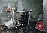 Standbild Ausbildung von Schimpansen New Mexico United States USA, 1960, aus Sekunde 45 historischem Filmmaterial Videoclip 65675065065