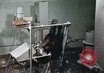 Standbild Ausbildung von Schimpansen New Mexico United States USA, 1960, aus Sekunde 50 historischem Filmmaterial Videoclip 65675065065