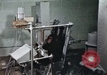 Standbild Ausbildung von Schimpansen New Mexico United States USA, 1960, aus Sekunde 52 historischem Filmmaterial Videoclip 65675065065