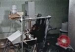 Standbild Ausbildung von Schimpansen New Mexico United States USA, 1960, aus Sekunde 53 historischem Filmmaterial Videoclip 65675065065