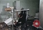 Standbild Ausbildung von Schimpansen New Mexico United States USA, 1960, aus Sekunde 58 historischem Filmmaterial Videoclip 65675065065