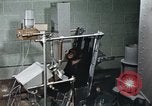 Standbild Ausbildung von Schimpansen New Mexico United States USA, 1960, aus Sekunde 61 historischem Filmmaterial Videoclip 65675065065