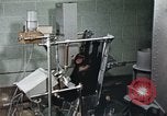 Standbild Ausbildung von Schimpansen New Mexico United States USA, 1960, aus Sekunde 62 historischem Filmmaterial Videoclip 65675065065