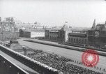 Standbild May Day Parade Moskau Russland Sowjetunion, 1954, aus Sekunde 37 historischem Filmmaterial Videoclip 65675065075