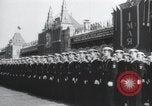 Standbild May Day Parade Moskau Russland Sowjetunion, 1954, aus Sekunde 48 historischem Filmmaterial Videoclip 65675065075