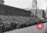 Standbild May Day Parade Moskau Russland Sowjetunion, 1954, aus Sekunde 62 historischem Filmmaterial Videoclip 65675065075