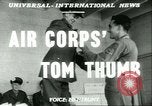 Image Petit homme Richard Mackey entre Air Force San Antonio Texas USA, 1951, de la seconde 3 séquences d'archives historiques vidéo 65675065081
