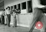 Image Petit homme Richard Mackey entre Air Force San Antonio Texas USA, 1951, de la seconde 8 séquences d'archives historiques vidéo 65675065081