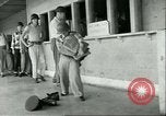 Image Petit homme Richard Mackey entre Air Force San Antonio Texas USA, 1951, de la seconde 11 séquences d'archives historiques vidéo 65675065081