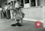 Image Petit homme Richard Mackey entre Air Force San Antonio Texas USA, 1951, de la seconde 13 séquences d'archives historiques vidéo 65675065081