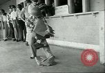 Image Petit homme Richard Mackey entre Air Force San Antonio Texas USA, 1951, de la seconde 15 séquences d'archives historiques vidéo 65675065081