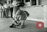 Image Petit homme Richard Mackey entre Air Force San Antonio Texas USA, 1951, de la seconde 17 séquences d'archives historiques vidéo 65675065081