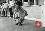 Image Petit homme Richard Mackey entre Air Force San Antonio Texas USA, 1951, de la seconde 18 séquences d'archives historiques vidéo 65675065081