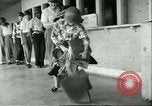 Image Petit homme Richard Mackey entre Air Force San Antonio Texas USA, 1951, de la seconde 19 séquences d'archives historiques vidéo 65675065081