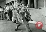 Image Petit homme Richard Mackey entre Air Force San Antonio Texas USA, 1951, de la seconde 20 séquences d'archives historiques vidéo 65675065081