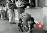 Image Petit homme Richard Mackey entre Air Force San Antonio Texas USA, 1951, de la seconde 22 séquences d'archives historiques vidéo 65675065081