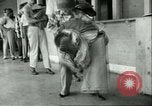 Image Petit homme Richard Mackey entre Air Force San Antonio Texas USA, 1951, de la seconde 23 séquences d'archives historiques vidéo 65675065081