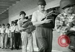Image Petit homme Richard Mackey entre Air Force San Antonio Texas USA, 1951, de la seconde 25 séquences d'archives historiques vidéo 65675065081
