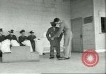 Image Petit homme Richard Mackey entre Air Force San Antonio Texas USA, 1951, de la seconde 27 séquences d'archives historiques vidéo 65675065081