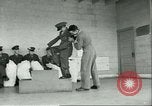 Image Petit homme Richard Mackey entre Air Force San Antonio Texas USA, 1951, de la seconde 30 séquences d'archives historiques vidéo 65675065081