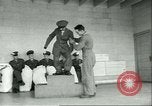 Image Petit homme Richard Mackey entre Air Force San Antonio Texas USA, 1951, de la seconde 32 séquences d'archives historiques vidéo 65675065081