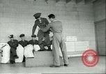 Image Petit homme Richard Mackey entre Air Force San Antonio Texas USA, 1951, de la seconde 33 séquences d'archives historiques vidéo 65675065081