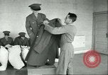 Image Petit homme Richard Mackey entre Air Force San Antonio Texas USA, 1951, de la seconde 35 séquences d'archives historiques vidéo 65675065081