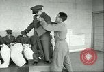 Image Petit homme Richard Mackey entre Air Force San Antonio Texas USA, 1951, de la seconde 36 séquences d'archives historiques vidéo 65675065081
