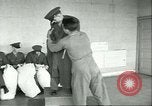 Image Petit homme Richard Mackey entre Air Force San Antonio Texas USA, 1951, de la seconde 37 séquences d'archives historiques vidéo 65675065081