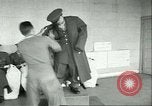 Image Petit homme Richard Mackey entre Air Force San Antonio Texas USA, 1951, de la seconde 38 séquences d'archives historiques vidéo 65675065081
